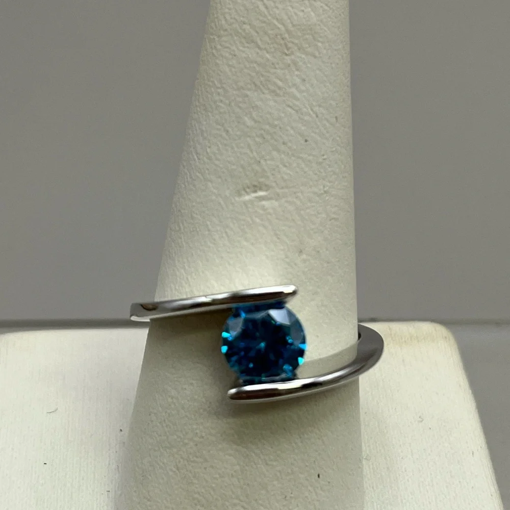 Elegant Silver Ring with Blue Gemstone